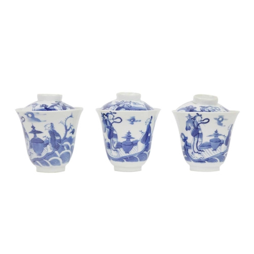 25 - A set of Chinese blue and white porcelain cups, covers and stands, 18th century. Late Kangxi period,... 