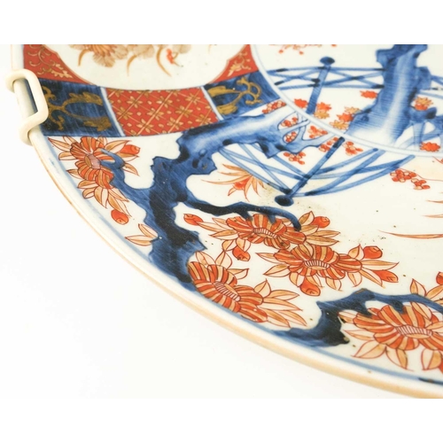 272 - A large Japanese imari porcelain charger, Meiji period. The central circular medallion enclosing a f... 