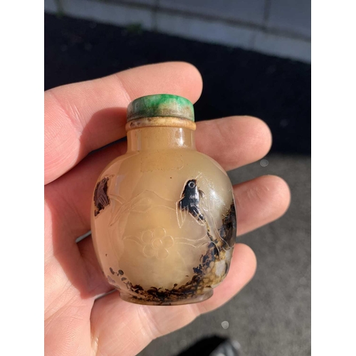 330 - A Chinese agate snuff bottle, Qing Dynasty, early-mid 19th century. With birds and foliage, height 6... 