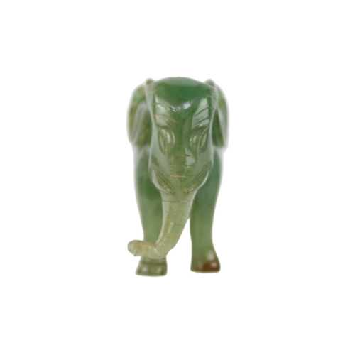 333 - A Chinese spinach jade model of an elephant, late Qing Dynasty. Height 3.5cm, length 4.5cm, depth 1.... 