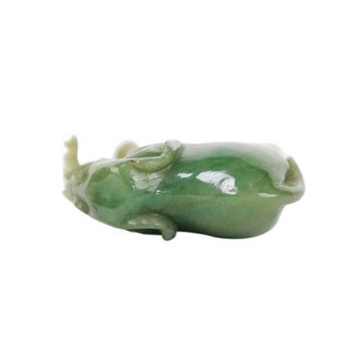 333 - A Chinese spinach jade model of an elephant, late Qing Dynasty. Height 3.5cm, length 4.5cm, depth 1.... 