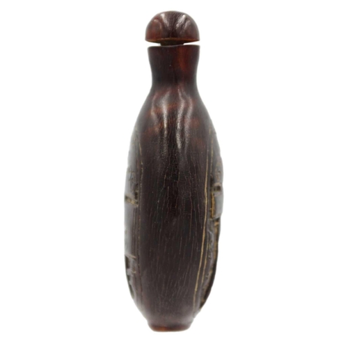 358 - A Chinese carved horn snuff bottle, Qing Dynasty, 18th/19th century. Height 8.5cm, width 5.5cm, dept... 