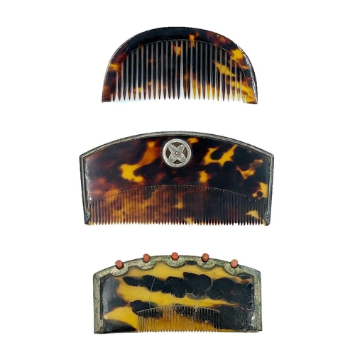 390 - A Japanese tortoiseshell comb, Meiji period. The white metal edge set with five coral stones, 4.5 x ... 