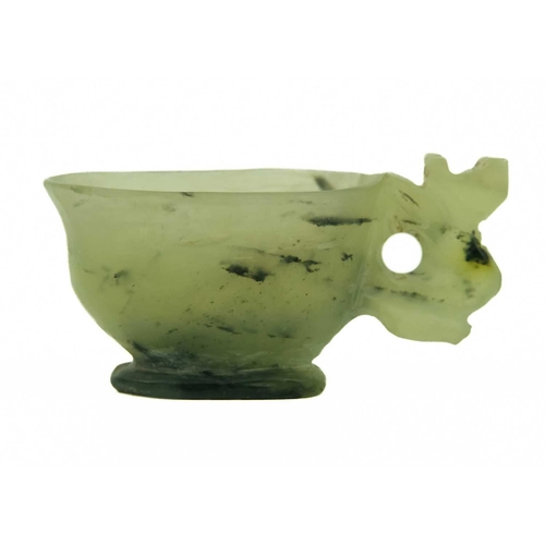 4 - A small Chinese jade and black nephrite libation cup, Qing Dynasty. Height 2.5cm, width 5cm, depth 2... 