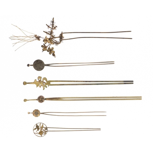 431 - Fifteen various Japanese metal kanzashi, 19th/20th century. Meiji period and later, in a Japanese re... 