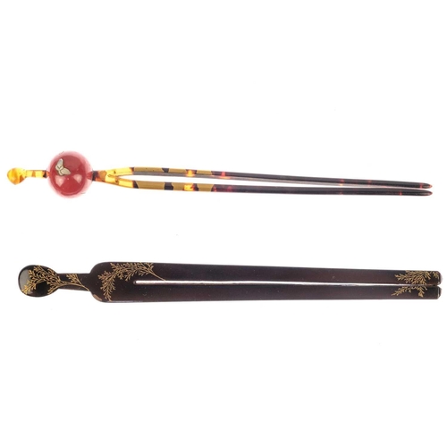 436 - Twelve miscellaneous Japanese kanzashi. Including metal and lacquer, largest length 19cm. From the c... 