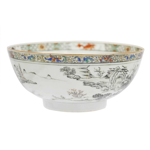 471 - A Chinese porcelain bowl, Qianlong period. The exterior decorated with a river scene and figures and... 