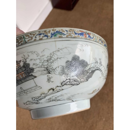 471 - A Chinese porcelain bowl, Qianlong period. The exterior decorated with a river scene and figures and... 