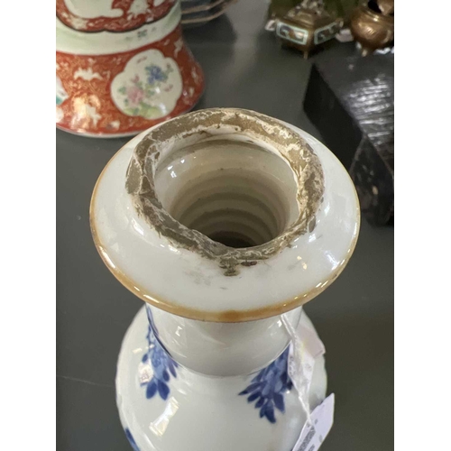 48 - A Chinese blue and white hookah base, Kangxi, 1662-1722. The bell-shaped body painted with leafy bra... 