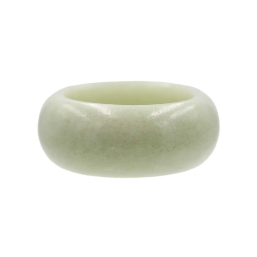 480 - A Chinese jade hair ring, Qing Dynasty. diameter 4.5cm, inner diameter 3.2cm, depth 1.8cm.