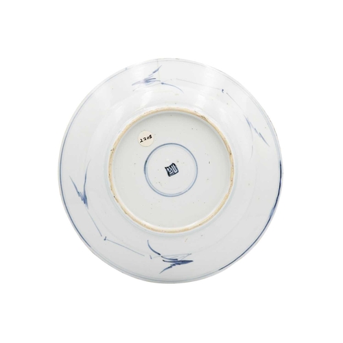 70 - A Chinese blue and white porcelain shallow bowl, Kangxi period. Decorated with a dog of fo, diameter... 