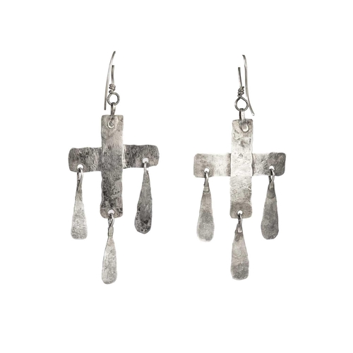 69 - Bryan ILLSLEY (1937) A pair of sculptural silver earrings Drop 5cm. Provenance - Purchased directly ... 