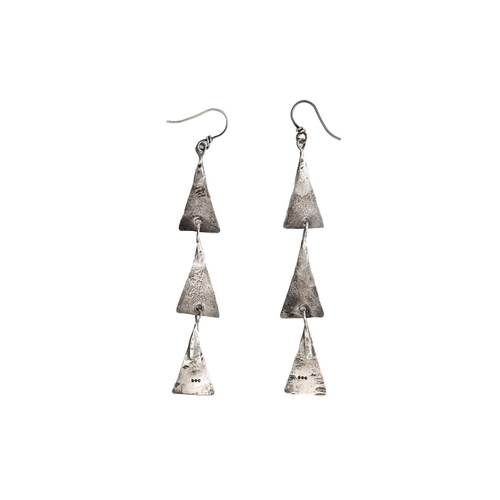 98 - Breon O'CASEY (1928-2011) Silver drop earrings, three triangles Each stamped BOC, drop 7cm. Provenan... 