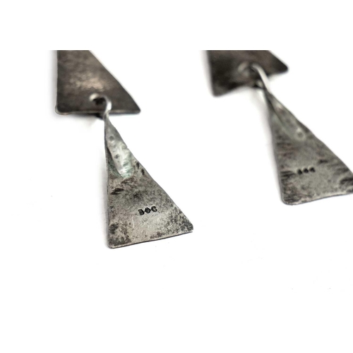 98 - Breon O'CASEY (1928-2011) Silver drop earrings, three triangles Each stamped BOC, drop 7cm. Provenan... 