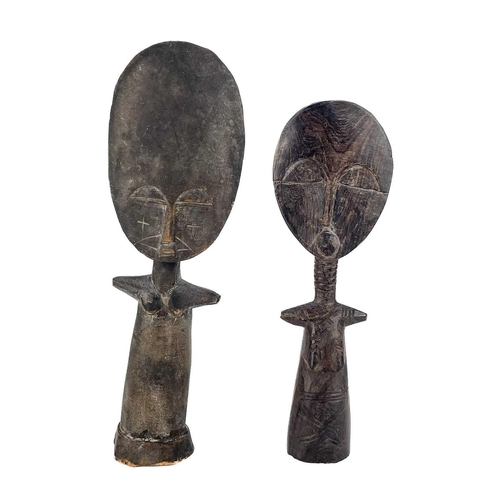 233 - An Ashanti akua'ba fertility doll. Ghana, together with three other akua'ba dolls tallest 29cm. (4) ... 