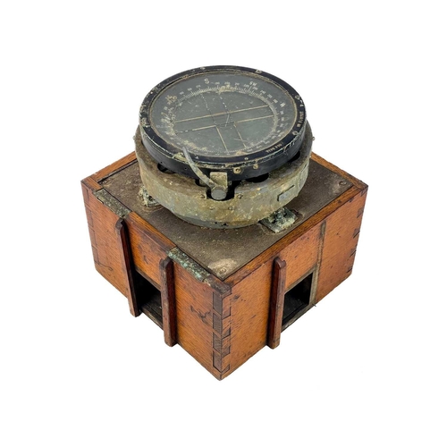 302 - A WWII oak cased Air Force compass. Type P10, stamped number 11870T, diameter of dial 16.5cm.