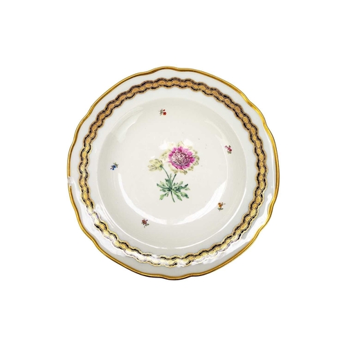 352 - A Vienna porcelain plate. Late 18th century, with floral painted and gilt decoration, beehive mark, ... 