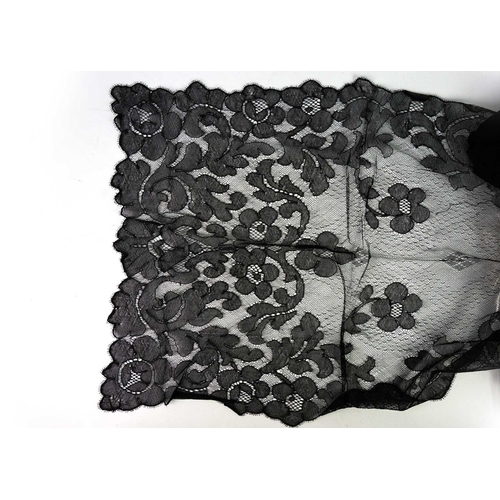 503 - A large collection of various lace. 19th Century and later.