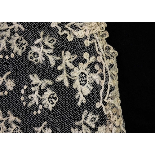 503 - A large collection of various lace. 19th Century and later.