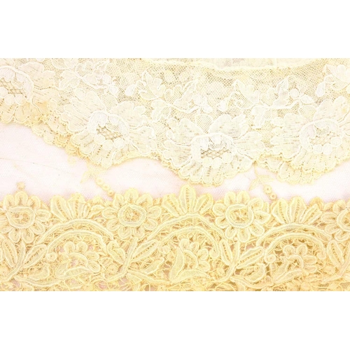 509 - A collection of good quality lace. Including a pair of cuffs,18th/19th century and later.