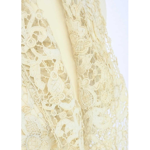 511 - Venetian gros point lace. Width 20cm length 164cm.