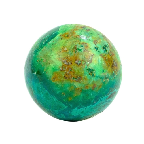 69 - A collection of polished minerals. To include several sphere-shaped minerals, such as lapis lazuli, ... 