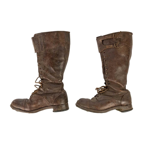 88 - A pair of early tan leather motorcycling boots. Stamped in gilt The Regent Motor Cyclist, and furthe... 