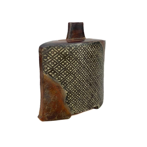 572 - John BEDDING(1947) Lidded Vase Ceramic, incised potter's mark, 20cm tall, 26cm wide and 12cm deep. T... 