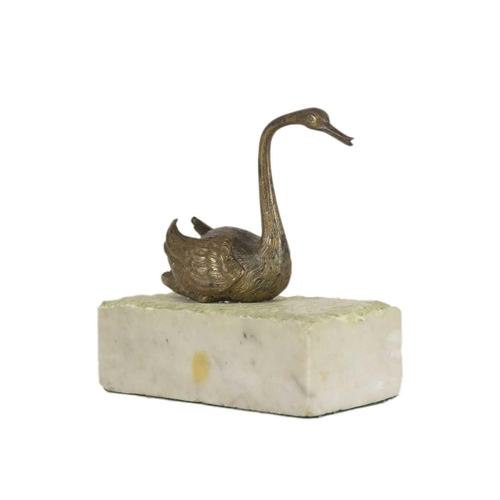 16 - An Austrian bronze model of a swan, in the manner of Bergman. On a marble base, height 15.5cm, width... 