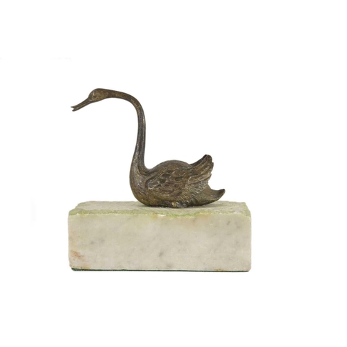 16 - An Austrian bronze model of a swan, in the manner of Bergman. On a marble base, height 15.5cm, width... 