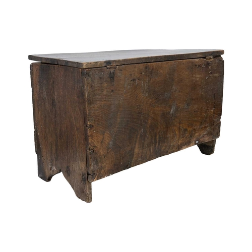 306 - A 17th/18th century small elm coffer. Height 40cm, width 60.5cm, depth 31cm.