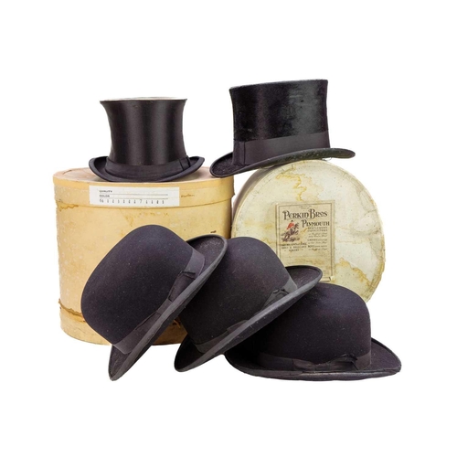 72 - A French silk top hat H Reneaud 78 Rue de Paris Brest label. Together with a moleskin top hat, three... 