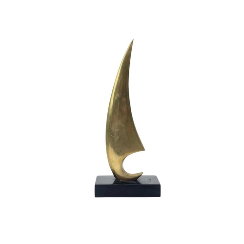 96 - Maxime DELO Sailboat sculpture, brass on a wood base, height 36.5cm.