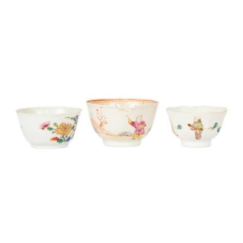 110 - Six Chinese porcelain tea cups, 18th/19th century. Four Chinese tea bowls, 18th/19th century, a Chin... 