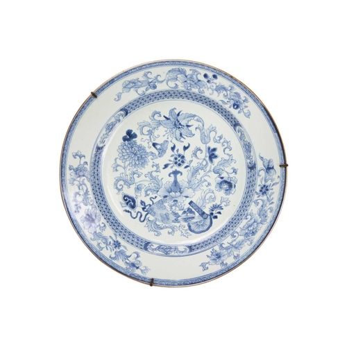 113 - Two Chinese blue and white plates, early 18th century. Diameters 32cm and 23cm. (2)