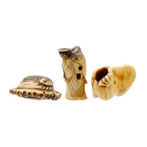 251 - Three Japanese stags horn netsuke, 19th century. Largest height 5cm. (3)