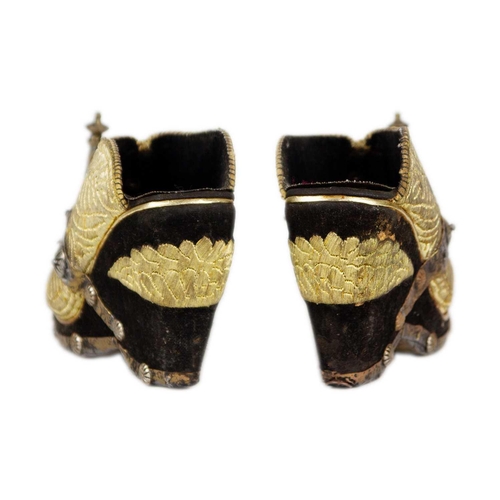 283 - A pair of Middle Eastern velvet and metal shoes, 20th century. With gold metal thread, height 11cm, ... 