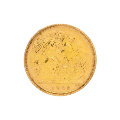 103 - A 1982 half sovereign coin. 4g.