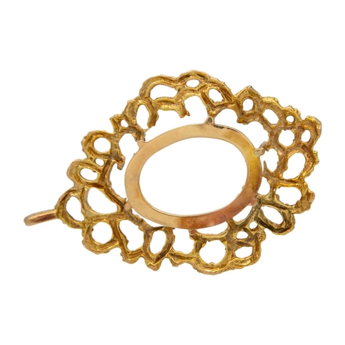 110 - A large 9ct hallmarked gold brooch with missing stone. London 1971, length 65mm, 12.7g.