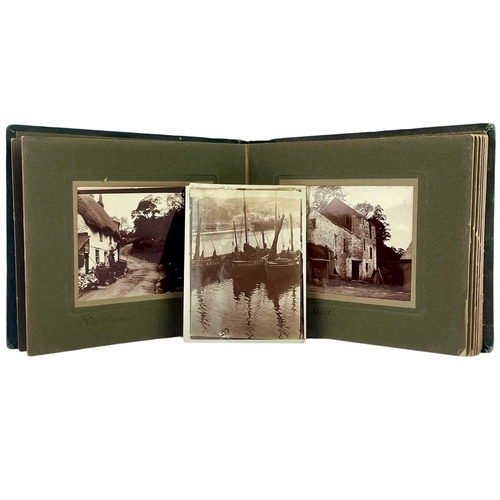 30 - A collection of four autograph albums, two photograph albums, etc. Some with drawings and sketches, ... 