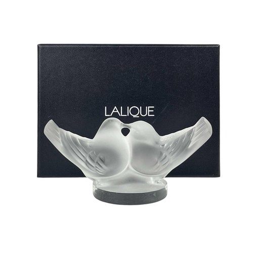 384 - A Lalique frosted glass Deux Colombes glass group. Late 20th century, etched mark Lalique France, he... 