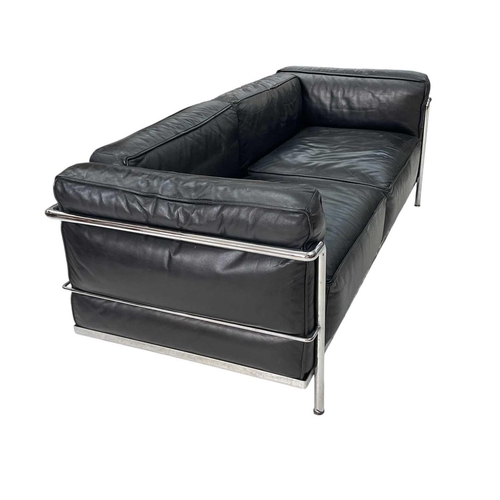 421 - A Le Corbusier design leather and chrome two-seater sofa. With an attached Cassina label, with black... 