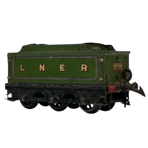 544 - A Hornby O gauge LNER 4-4-2 20v electric Flying Scotsman and tender. Number 4472.