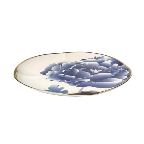 555 - A commemorative Legle porcelain plate designed for the LT Wong Foundation by Peter Ting. Blue and wh... 