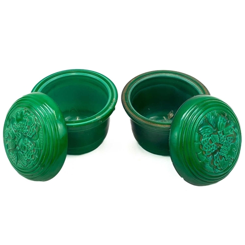 707 - A collection of mostly Davidson malachite pressed glass. To include, a circular box and cover, two s... 