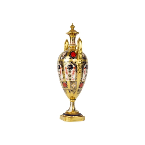 764 - A Royal Crown Derby Imari twin handled porcelain urn vase. Pattern no 1128, with gilt scrolling hand... 