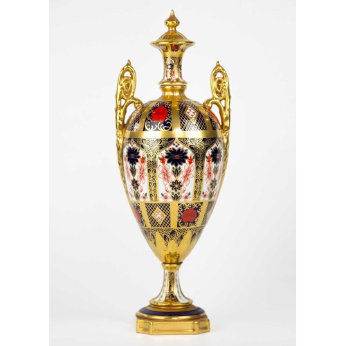 764 - A Royal Crown Derby Imari twin handled porcelain urn vase. Pattern no 1128, with gilt scrolling hand... 