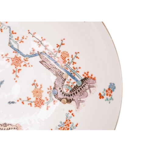 774 - A Meissen porcelain shallow bowl. 18th century, painted in the Kakiemon palette with a 'Gelber Lowe'... 