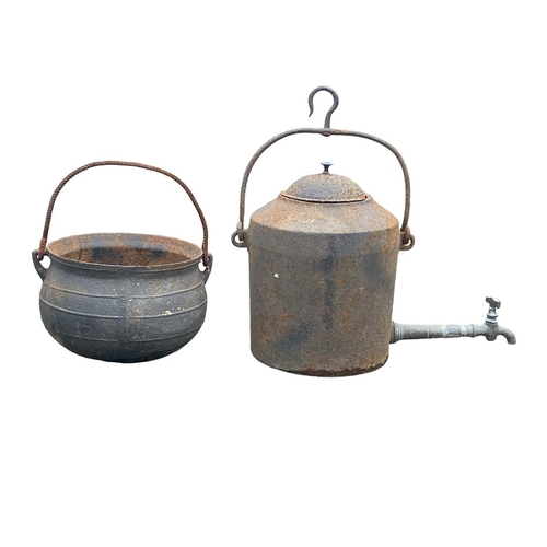 810 - Cast iron pots. Including a kettle and a chimney jack.