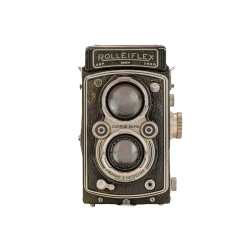 92 - A Rollieflex Compur-Rapid twin reflex camera. No 1063576, with fitted leather case.